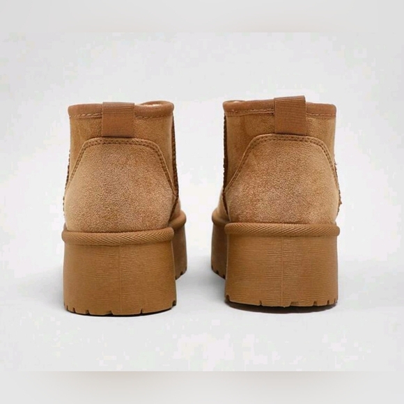 NEW! Suede Slip On Lug Sole Ankle Booties NWT Size 8 - Picture 3 of 5